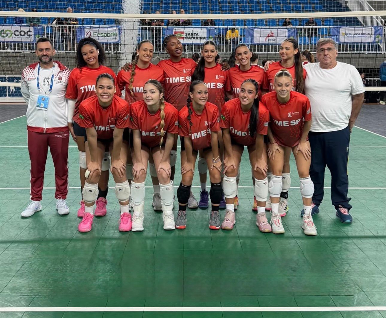 Vôlei feminino sub-18 da Campos Salles conquista prata nos Jogos Escolares Brasileiros 2026