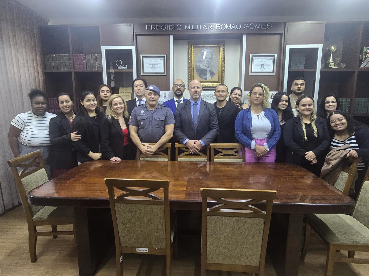 Alunos de Direito da Campos Salles realizam visita técnica ao Presídio Militar Romão Gomes, da PMESP